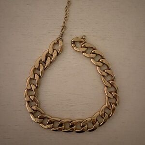 Gold chain necklace